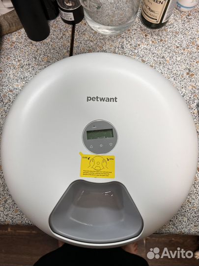 Автоматическая кормушка для кошек и собак