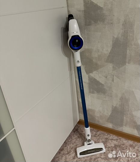 Вертикальный пылесос redmond