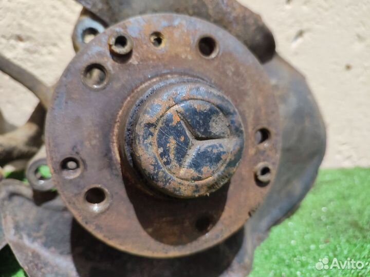 Поворотный кулак Mercedes-Benz w201 w124