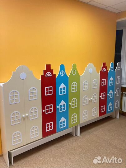 Шкафы в раздевалку детского сада. Шкафчики в садик