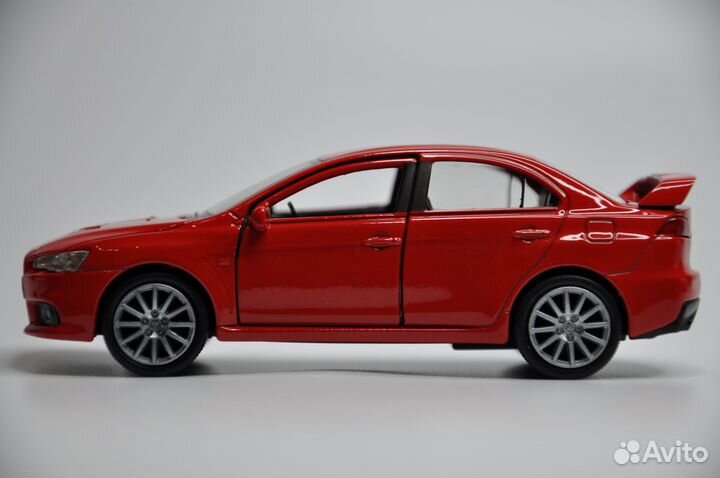 Модель автомобиля Mitsubishi Lancer X металл