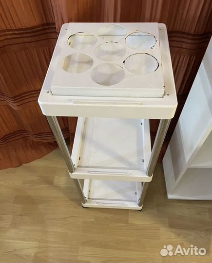 Парикмахерская тележка и шкафчик