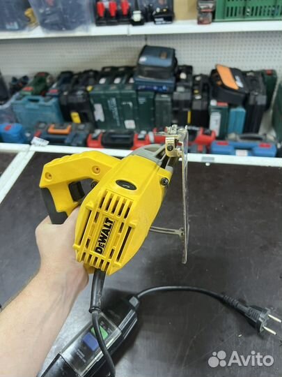 Плиткорез с водой dewalt DWC 410