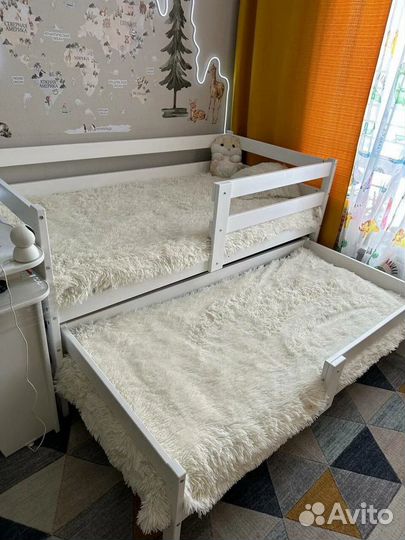 Детская кроватка двухъярусная из массива выдвижная