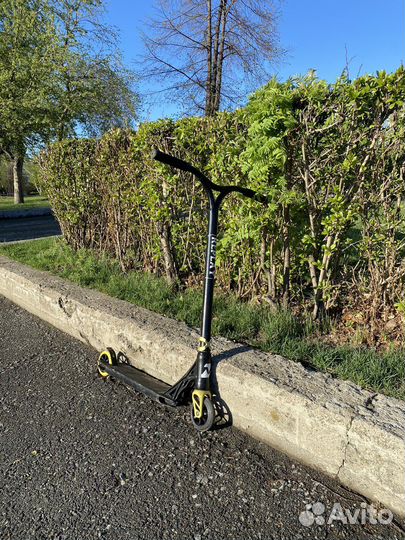 Трюковой самокат Novatrack Replay