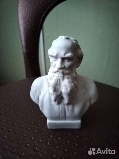 Бюст Лев Толстой