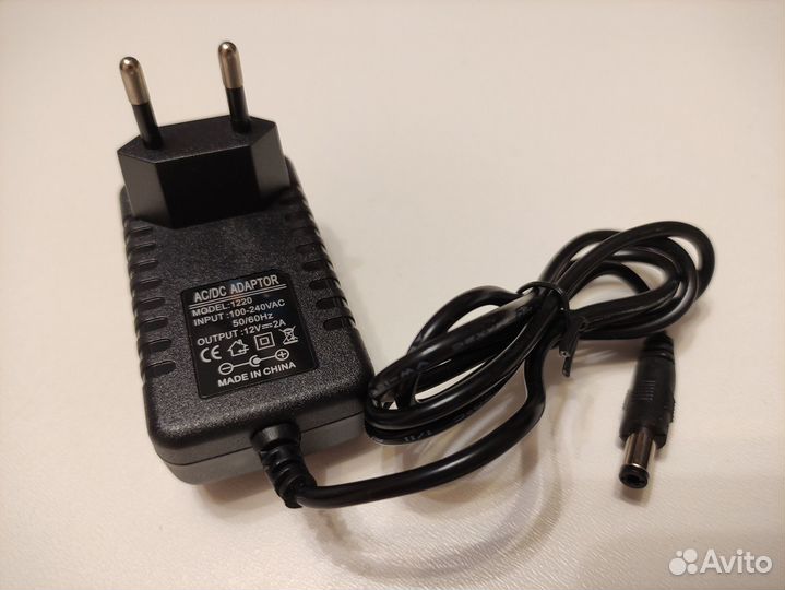 Блок питания, адаптер 12V 2A новый