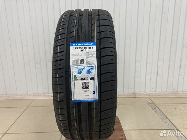 Triangle Sports TH201 215/35 R19
