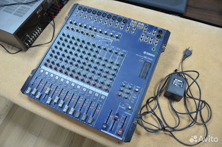 Микшерный пульт Yamaha MG-166C