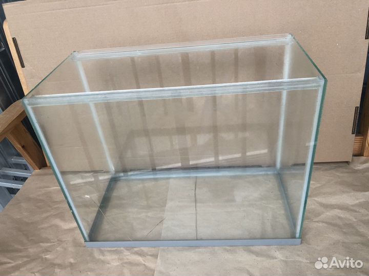 Аквариум террариум 50 л. с трещиной 50х40х25