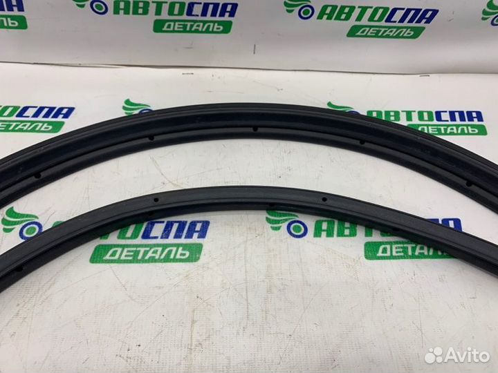 Уплотнитель двери передний правый Mazda 3 Bl седан