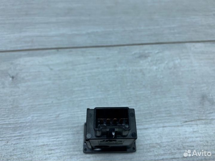 Кнопка омывателя фар Toyota Avensis универсал