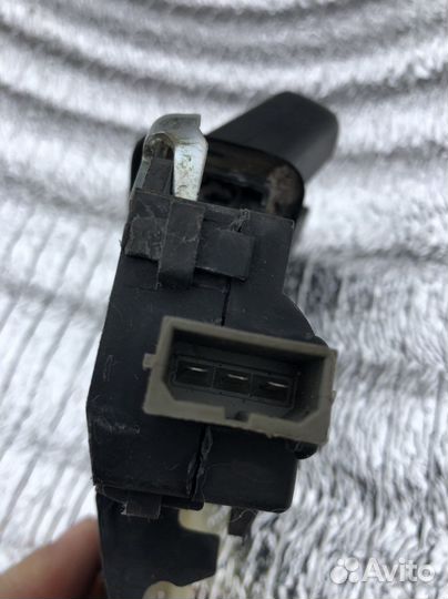 Замок багажника VAG 4F5 827 505D