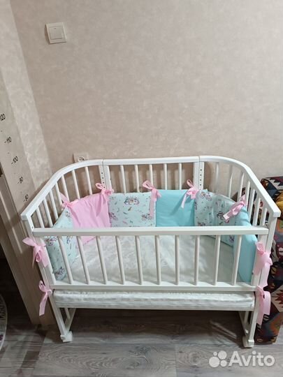 Детская кроватка с матрасом и бортиками