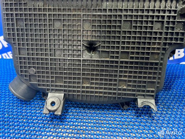 Корпус воздушного фильтра Renault Logan 1 седан