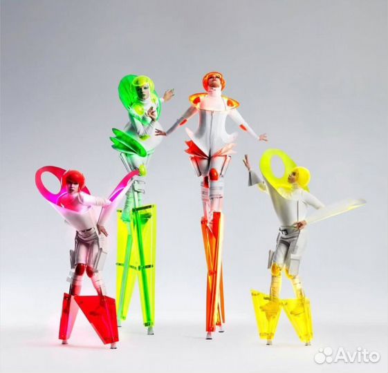 Артисты, зеркальные люди и зеркальные фотозоны