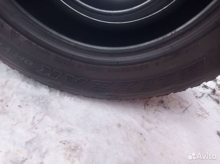 Bridgestone Blizzak DM-V1 235/65 R17