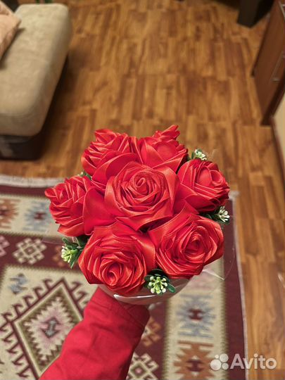 Букет из атласных роз