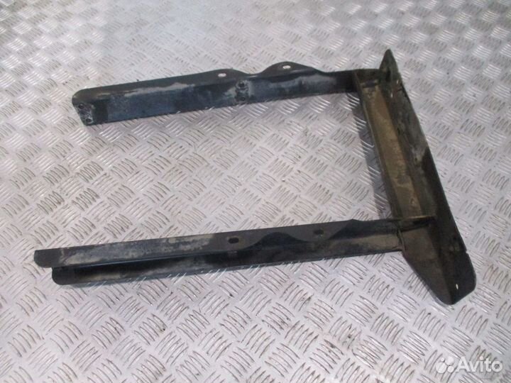 Кронштейн лесенки за кабиной MAN 81429025389