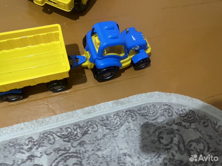 Синий трактор