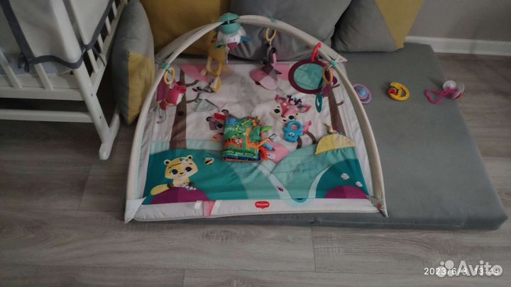 Детский развивающий коврик tiny love