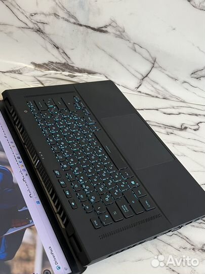 Asus rog zephyrus m16