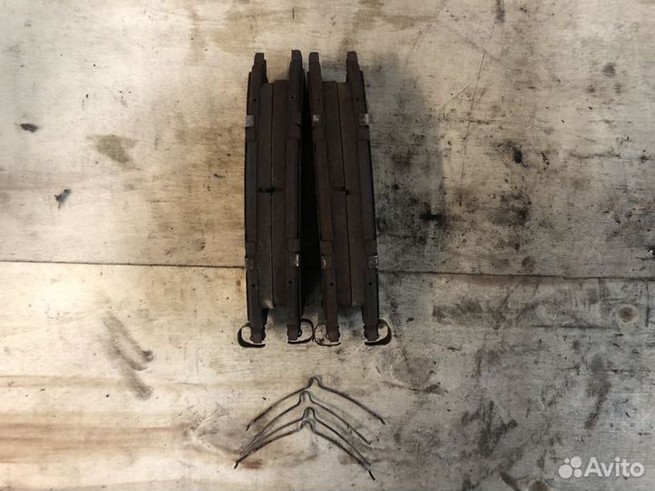 Колодки тормозные передние к-кт Lexus RX