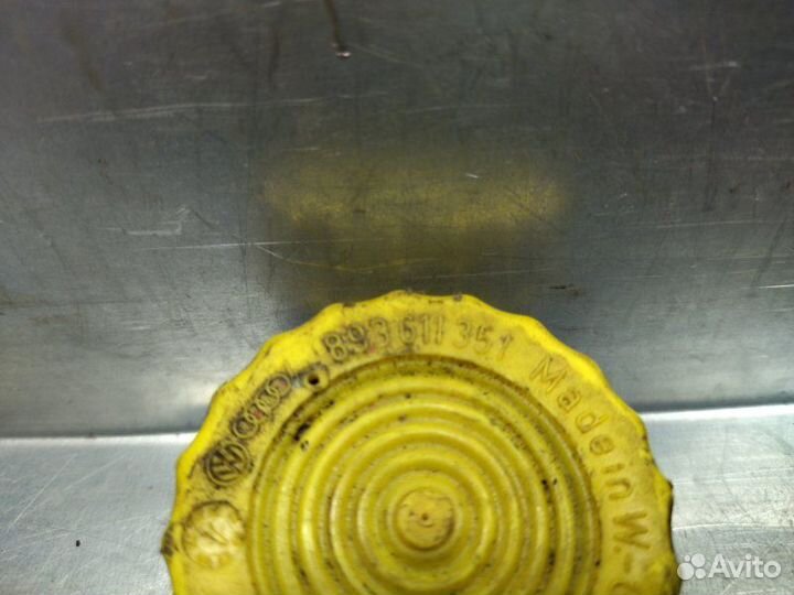 Крышка бачка тормозной жидкости Volkswagen passat