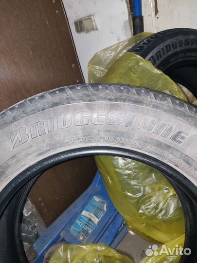 Bridgestone Dueler H/T D687 225/65 R17