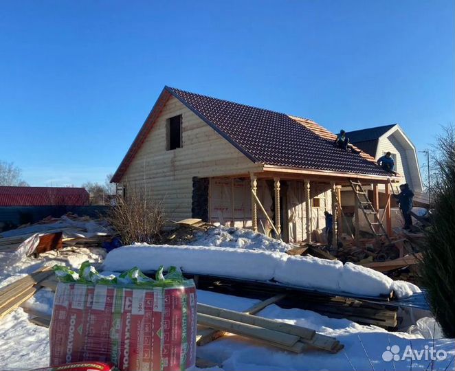 Бригада строителей, кровельные работы