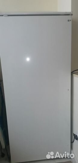 Встраиваемый холодильник