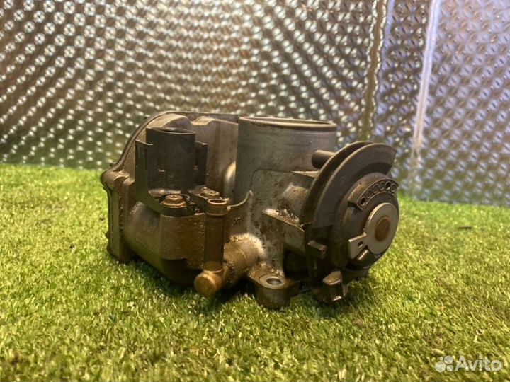 Дроссельная заслонка Volkswagen Golf 4 хэтчбек 1.4