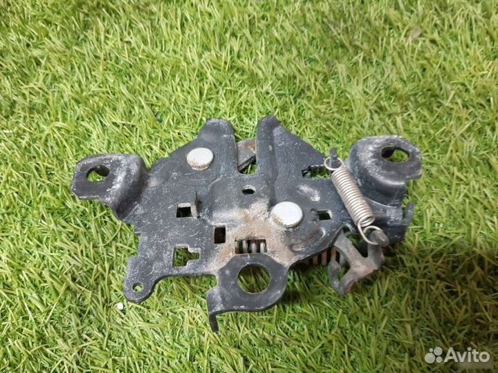 Замок капота Toyota Rav4 Сv30