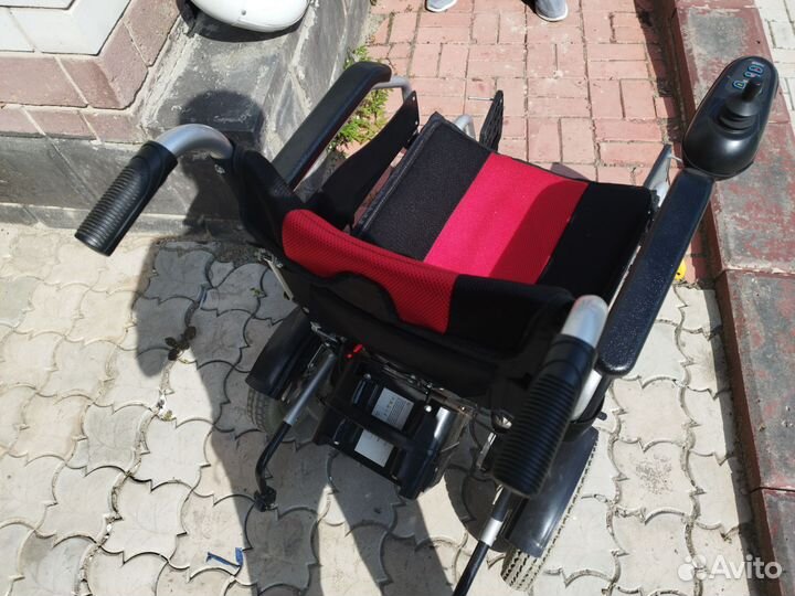 Инвалидная коляска с электроприводом