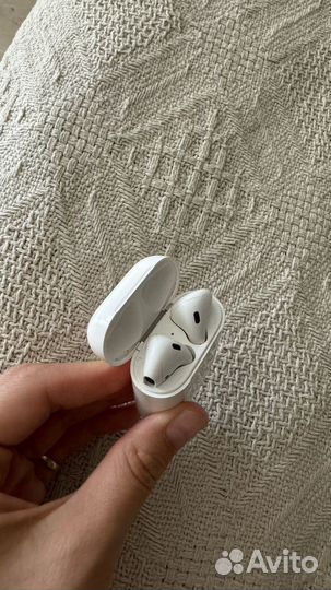 Беспроводные наушники apple airpods