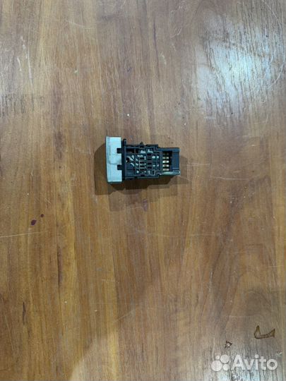 Кнопка аварийки Nissan Wingroad Y11