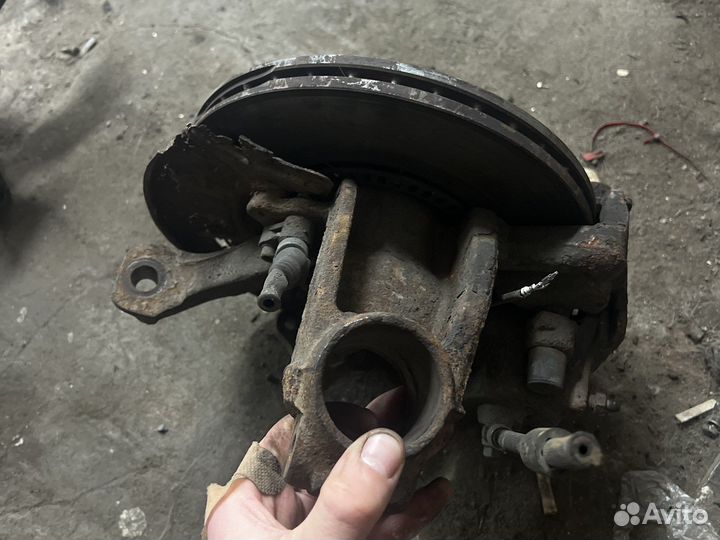 Правый поворотный кулак фольксванен гольф 4