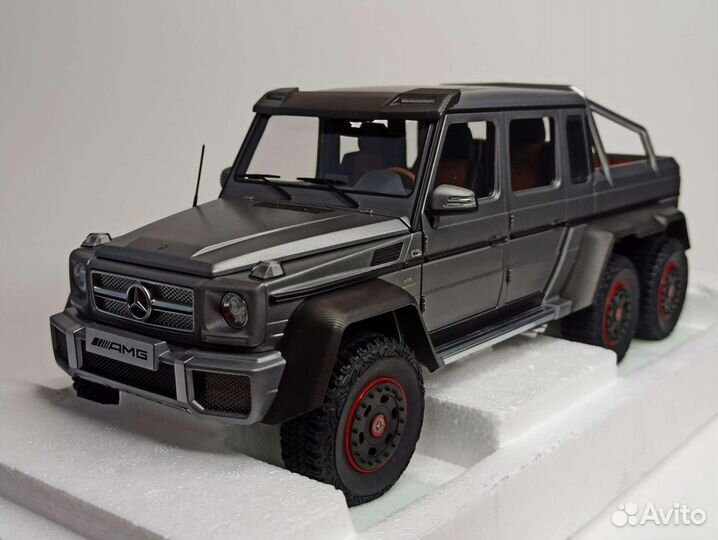Mercedes G63 6x6 Platinum Magno Autoart 1:18