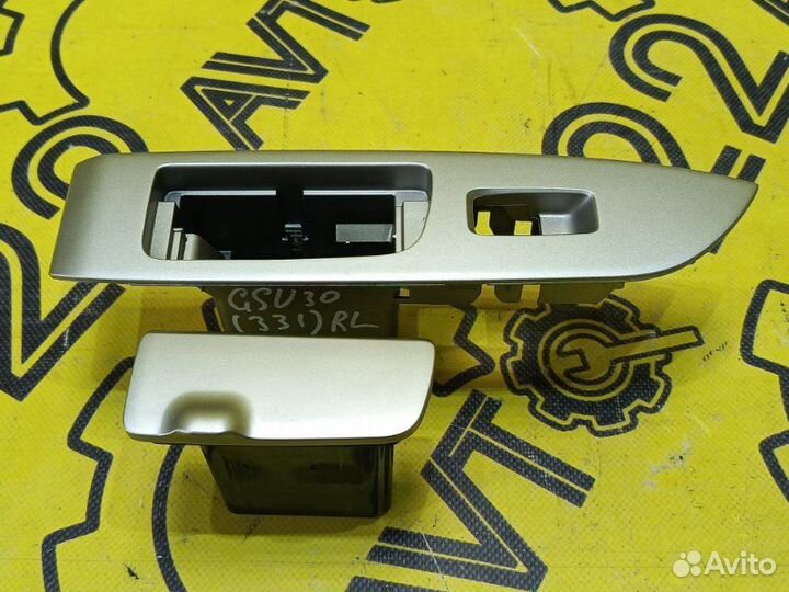 Накладка кнопки стеклоподъемника задняя левая