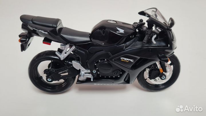 Модель мотоцикла Maisto Honda CBR1000RR