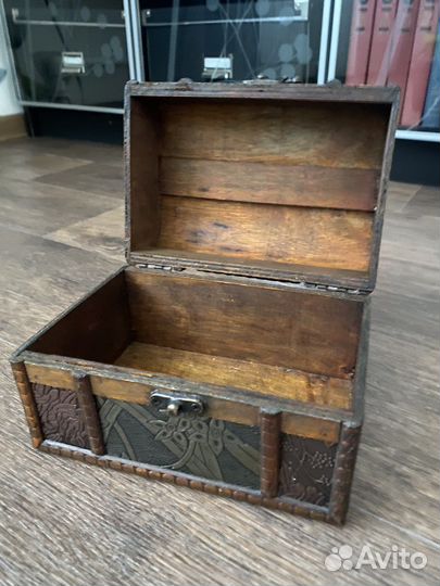 Деревянная шкатулка-сундук