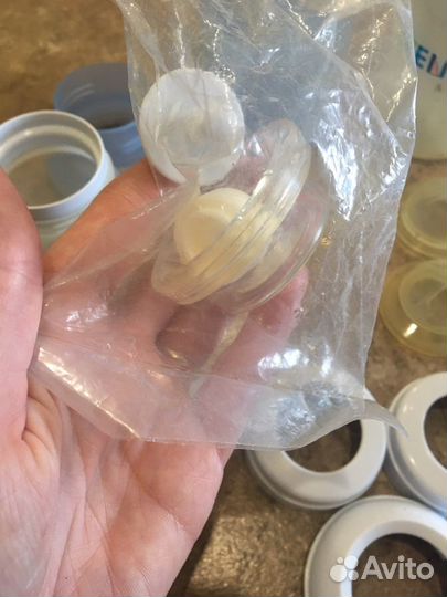 Молокоотсос Авент и насадки,подарок