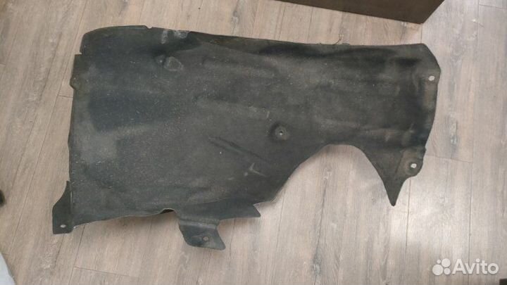 Подкрылок передний правый Land Rover Range Rover