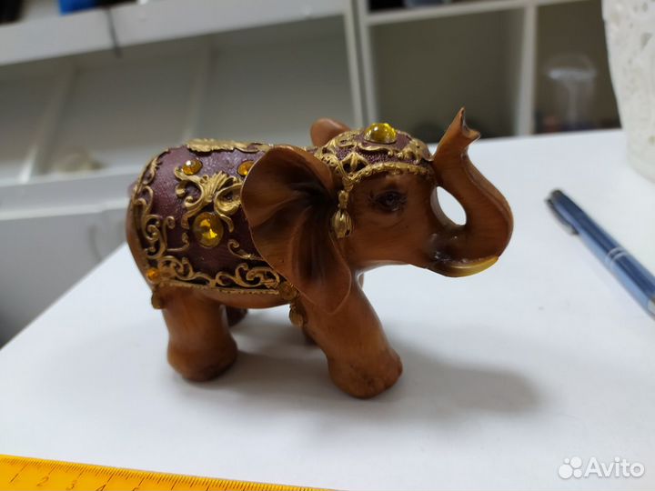 Денежный слон со стразами