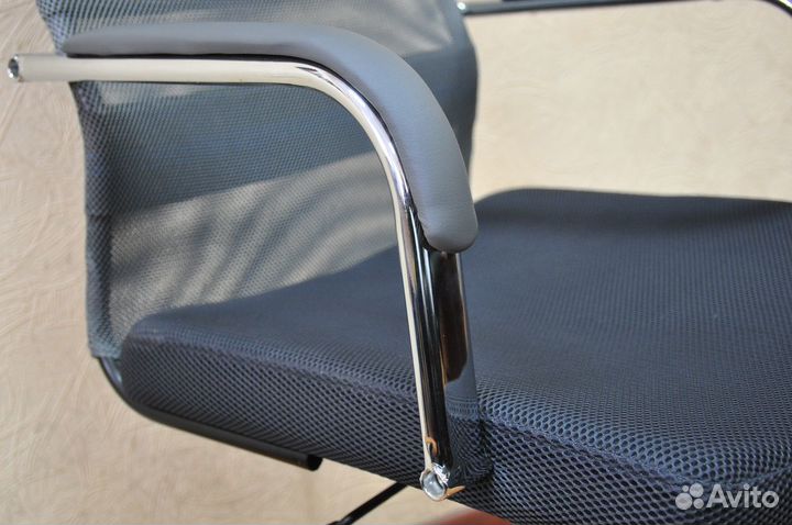Офисное кресло 