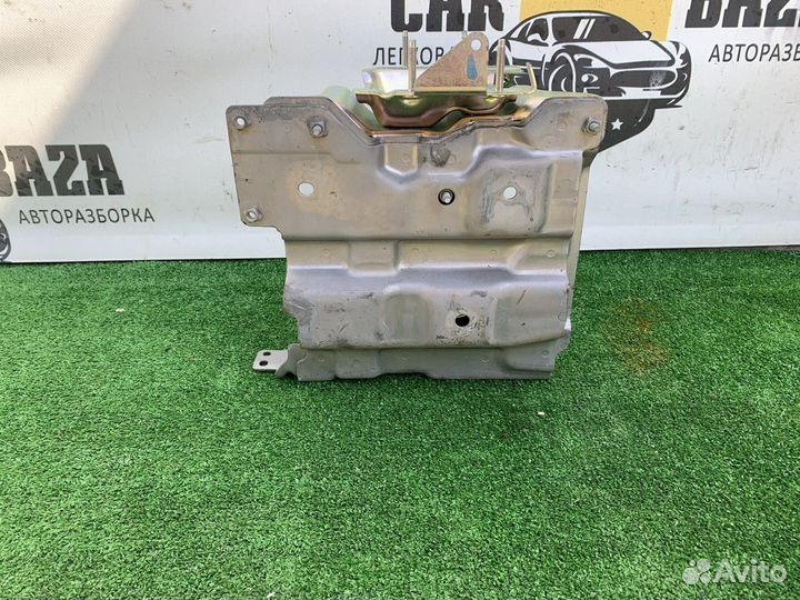 Крепление аккумулятора Nissan Qashqai