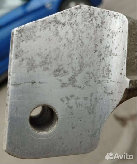 Поворотный кулак передний правый,левый