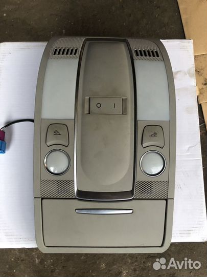 Плафон салонный Audi Q7 4L