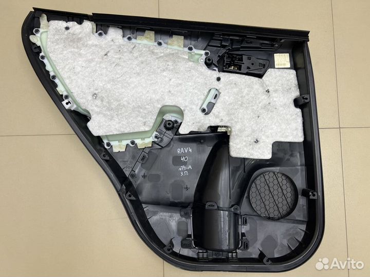 Обшивка двери Toyota RAV4 (40)