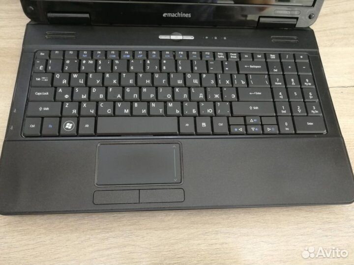 Ноутбук для фильмов Emachines E525